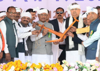  जनजातीय गौरव की स्वर्णिम विरासत: मुख्यमंत्री साय ने किया गैंदसिंह नायक की प्रतिमा का अनावरण